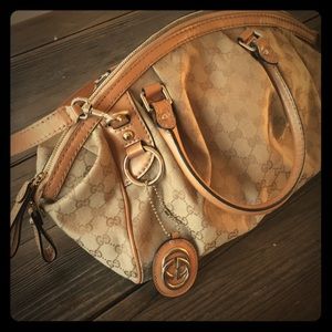 Gucci. Handbag. Shoulder bag and cross body bag